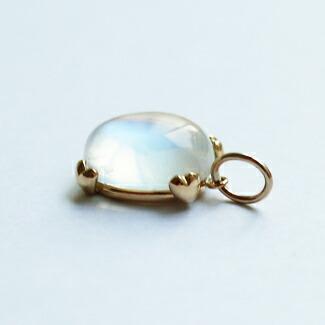 K18 ペンダント　トップ　ムーンストーン　0.78 g ペンダントトップ ムーンストーン ゴールド K18 6月誕生石