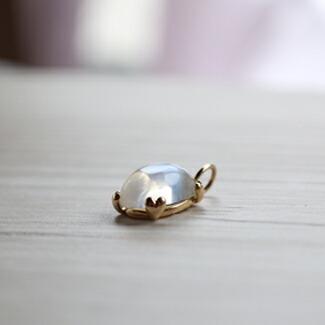 K18 ペンダント　トップ　ムーンストーン　0.78 g K18 ゴールド ペンダント トップ「 ブルームーンストーン