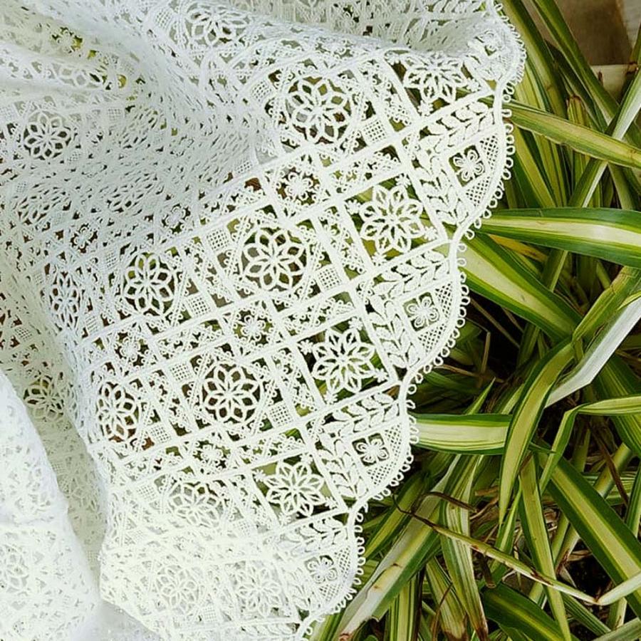 あすつく大人なクロッシェレースをモチーフした様なカフェカーテン