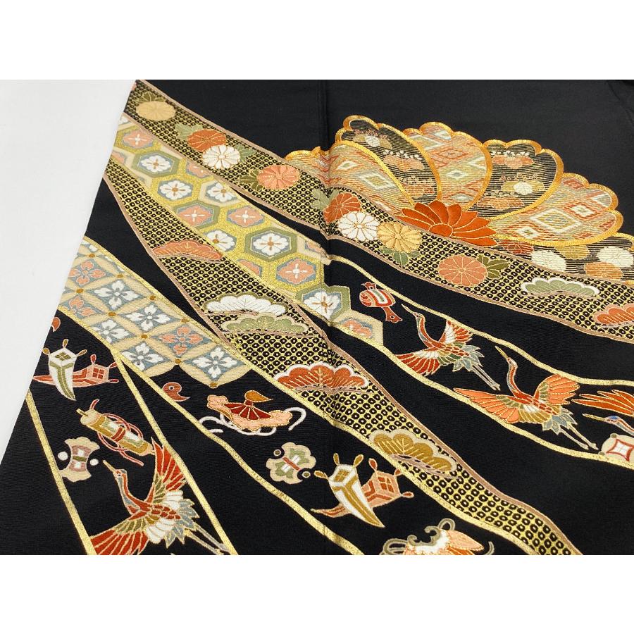 中古品　正絹　黒留袖　京友禅金彩加工　刺繍入り　金駒刺繍　比翼仕立て　丸に覗き木瓜家紋入り　24445　t_2