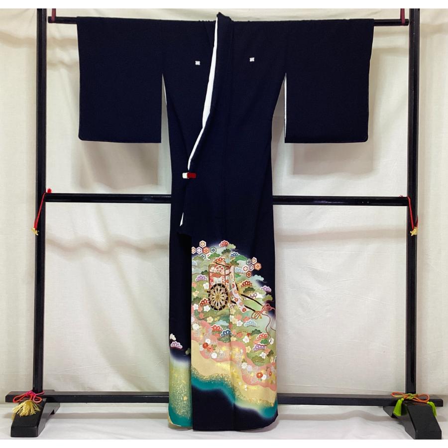 中古品 正絹 黒留袖 京友禅金彩加工 浜ちりめん 刺繍入り 金駒刺繍 