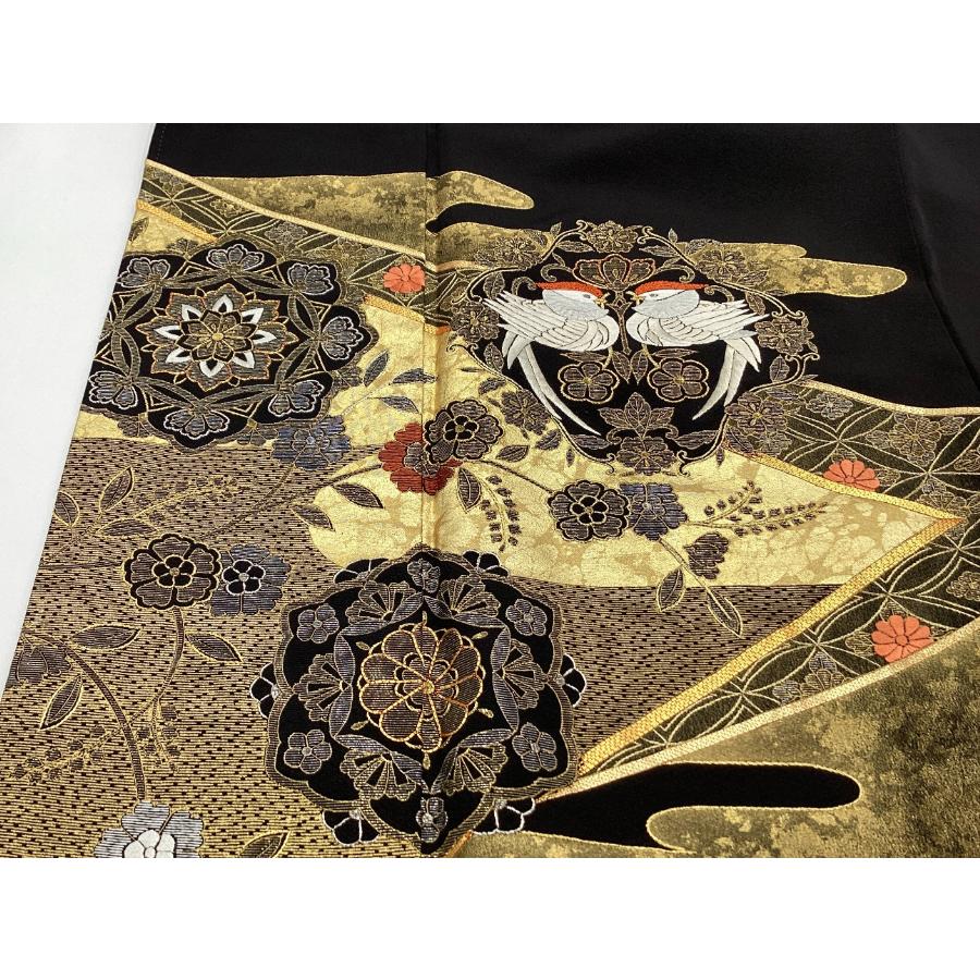 中古品　正絹　黒留袖　京友禅金彩加工　刺繍入り　金駒刺繍　比翼仕立て　家紋入り　24447　t_2