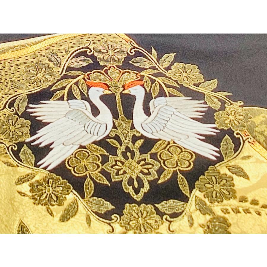 中古品　正絹　黒留袖　京友禅金彩加工　刺繍入り　金駒刺繍　比翼仕立て　家紋入り　24447　t_7
