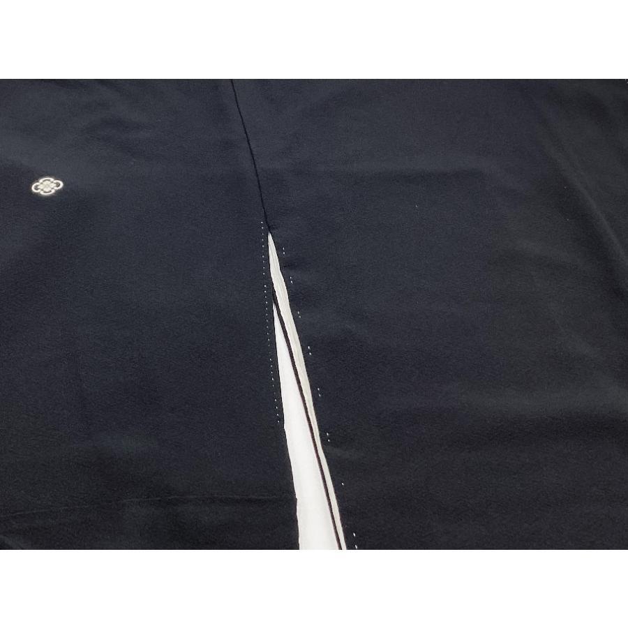 中古品　正絹　黒留袖　京友禅金彩加工　刺繍入り　金駒刺繍　比翼仕立て　家紋入り　24447　t_8
