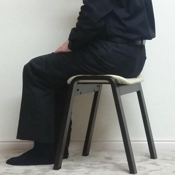 新品スツールを4脚、処分特価！ 新品スツールを4脚、処分特価！