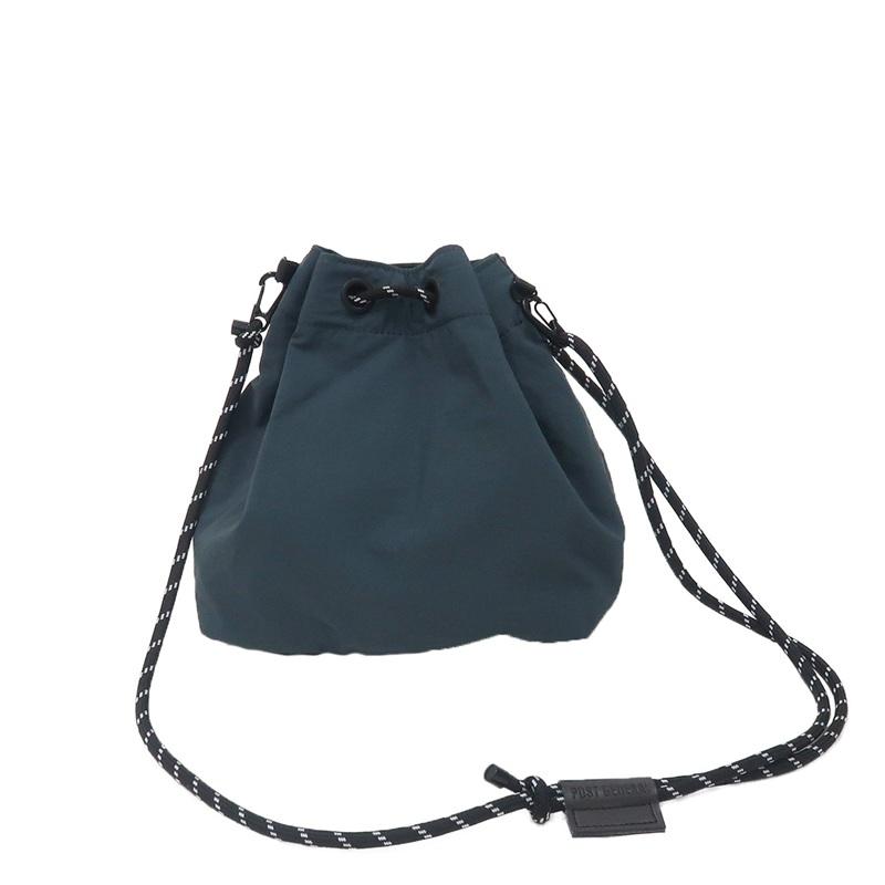 美品 ブラック ナイロン 巾着型バッグ ビバリーヒルズポロクラブ BEVERLY HILLS POLO CLUB ナイロン巾着型