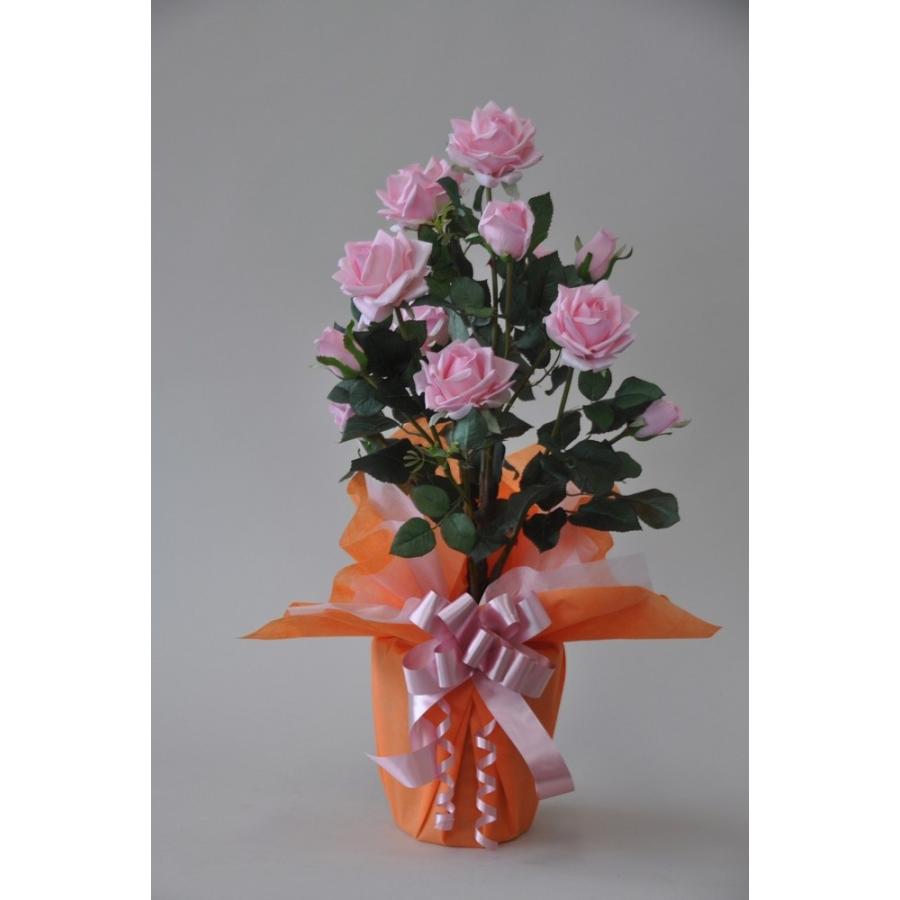 バラ　ピンク剣咲１株立（高さ７５cm）オリジナル アレンジメントです。