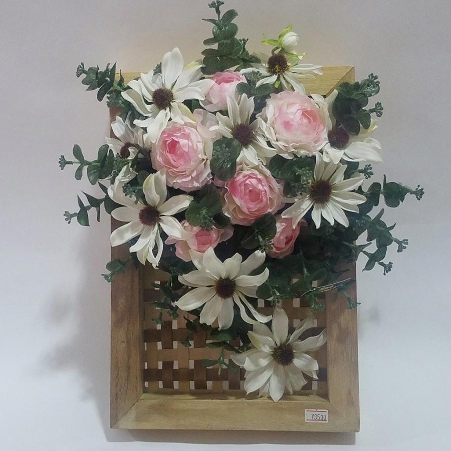 壁掛フラワーアレンジ（WL-２０)（高さ３５ｃｍ巾２４ｃｍ）、光触媒、造花，結婚祝、開店祝、新築祝）。