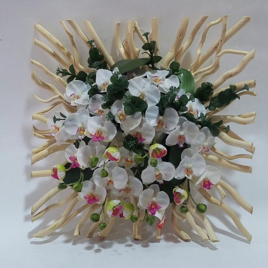 壁掛フラワーアレンジ（WL-８−白)（高さ５５ｃｍ巾５５ｃｍ）、光触媒、造花，結婚祝、開店祝、新築祝）。