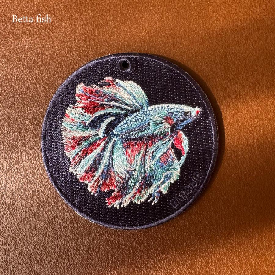 Animals（LOEWE） キーホルダー 刺繍 動物 アニマル チャーム ベタ
