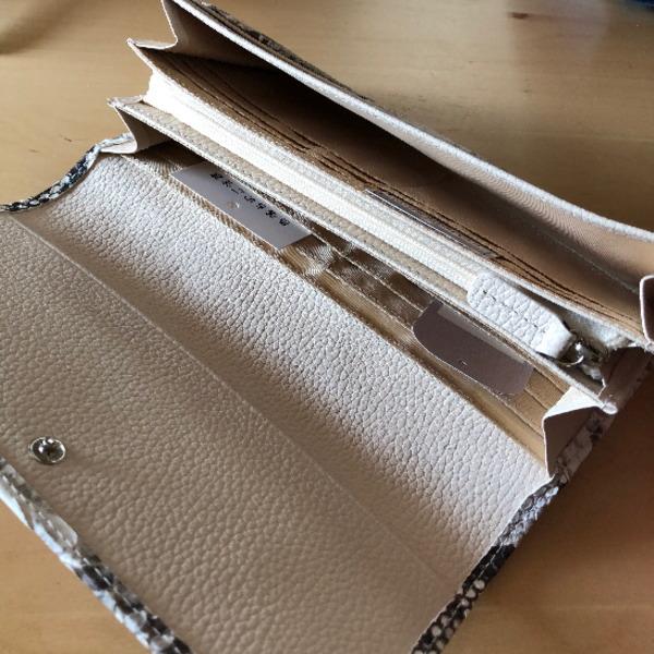 201 ダイヤモンドパイソン 長財布 蛇革 本革 本物 ヘビ革 財布 長財布 フラップ かぶせ 白系 蛇柄 |  | 02