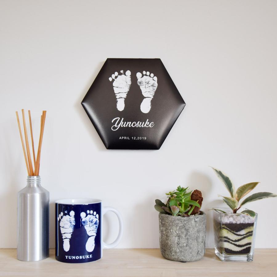 【アイフォト｜赤ちゃんヘキサゴン足型パネルブラック】敬老の日 父の日 母の日 出産祝い 出産記念 内祝い ギフト 記念 足形手形 名入れ 誕生日 | 