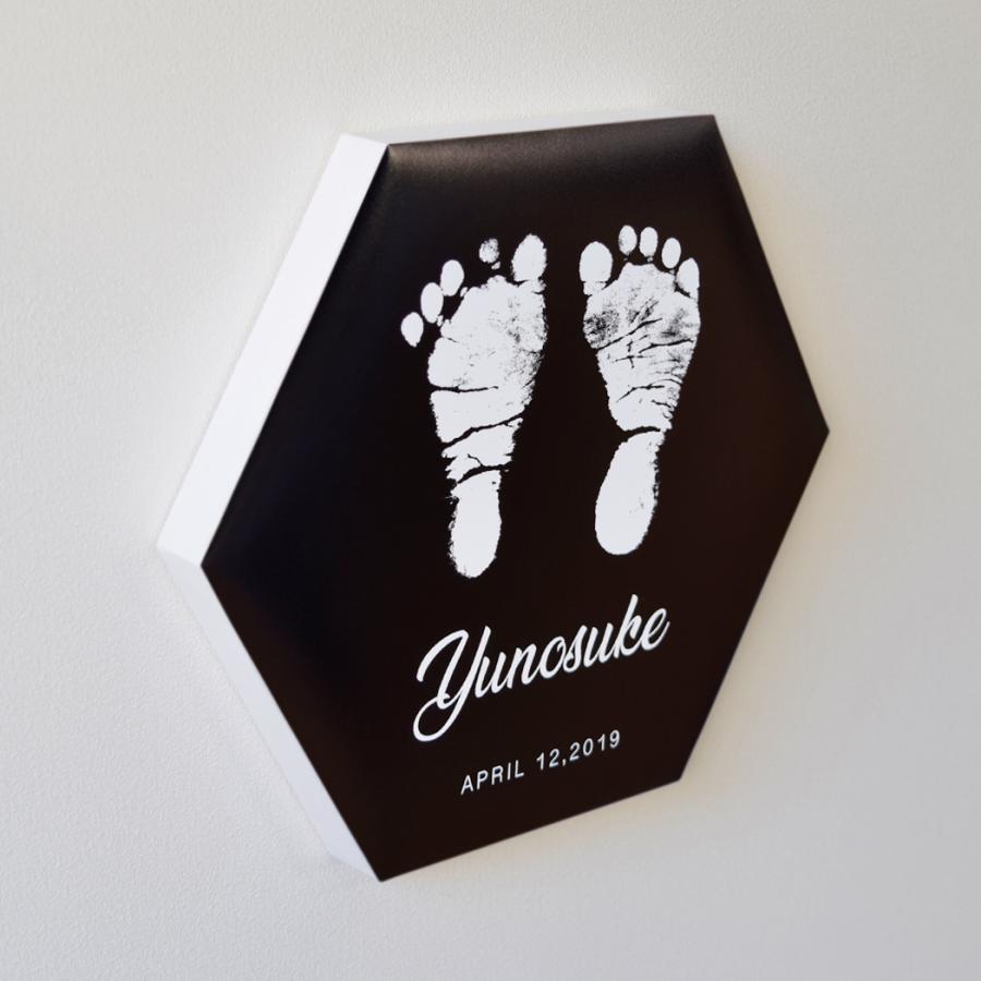 【アイフォト｜赤ちゃんヘキサゴン足型パネルブラック】敬老の日 父の日 母の日 出産祝い 出産記念 内祝い ギフト 記念 足形手形 名入れ 誕生日 |  | 02