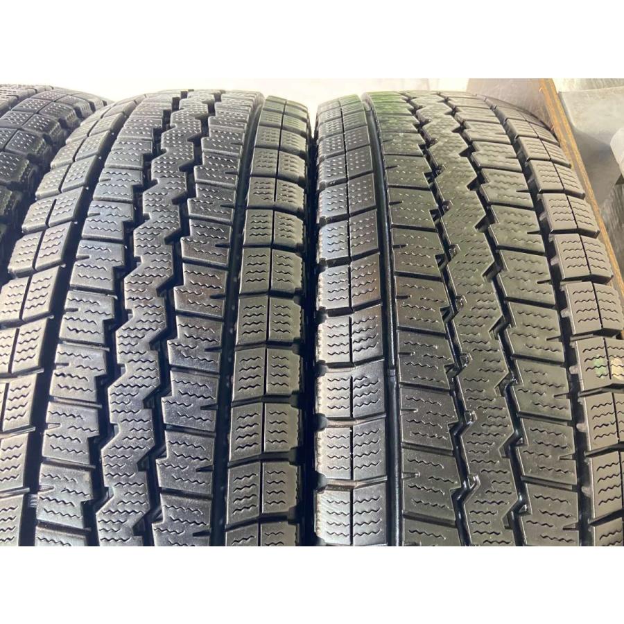 DUNLOP 中古タイヤ スタッドレスタイヤ 4本セット 195/80R15 107 DUNLOP 中古タイヤ スタッドレスタイヤ 4本セット 195/80R15 107