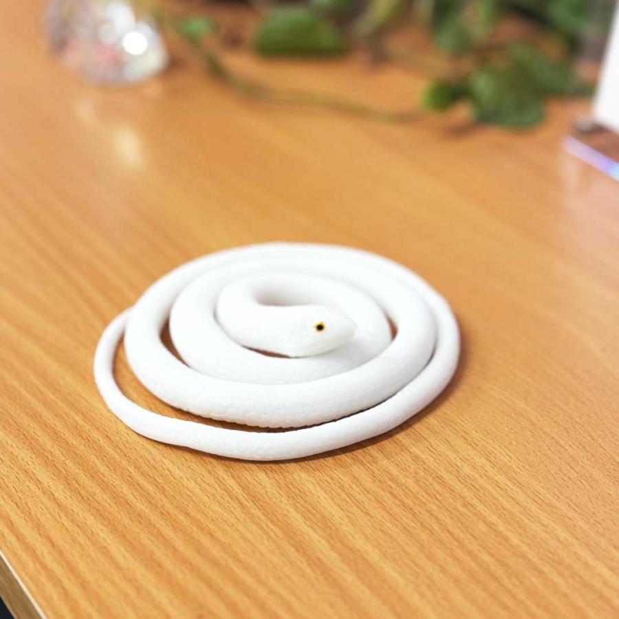 白蛇の置物 とぐろを巻く白蛇 開運 幸運の白蛇 ホワイトスネーク