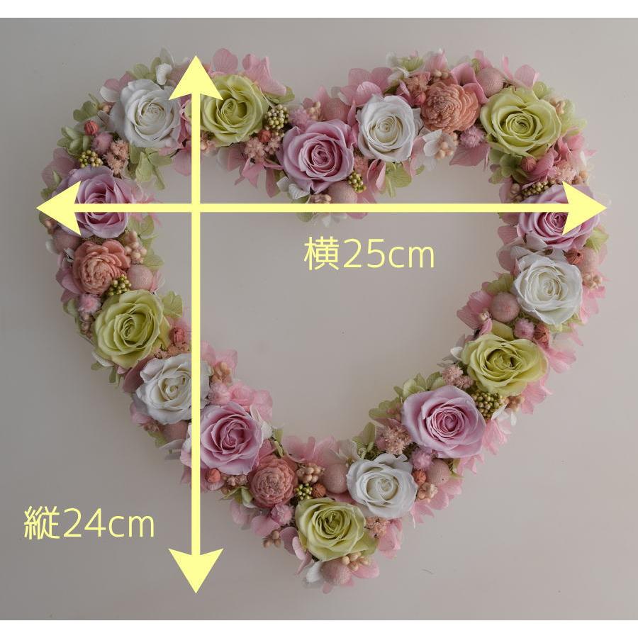 ハートリース ピンク・白・黄緑のバラとアジサイ 優しい色合いの