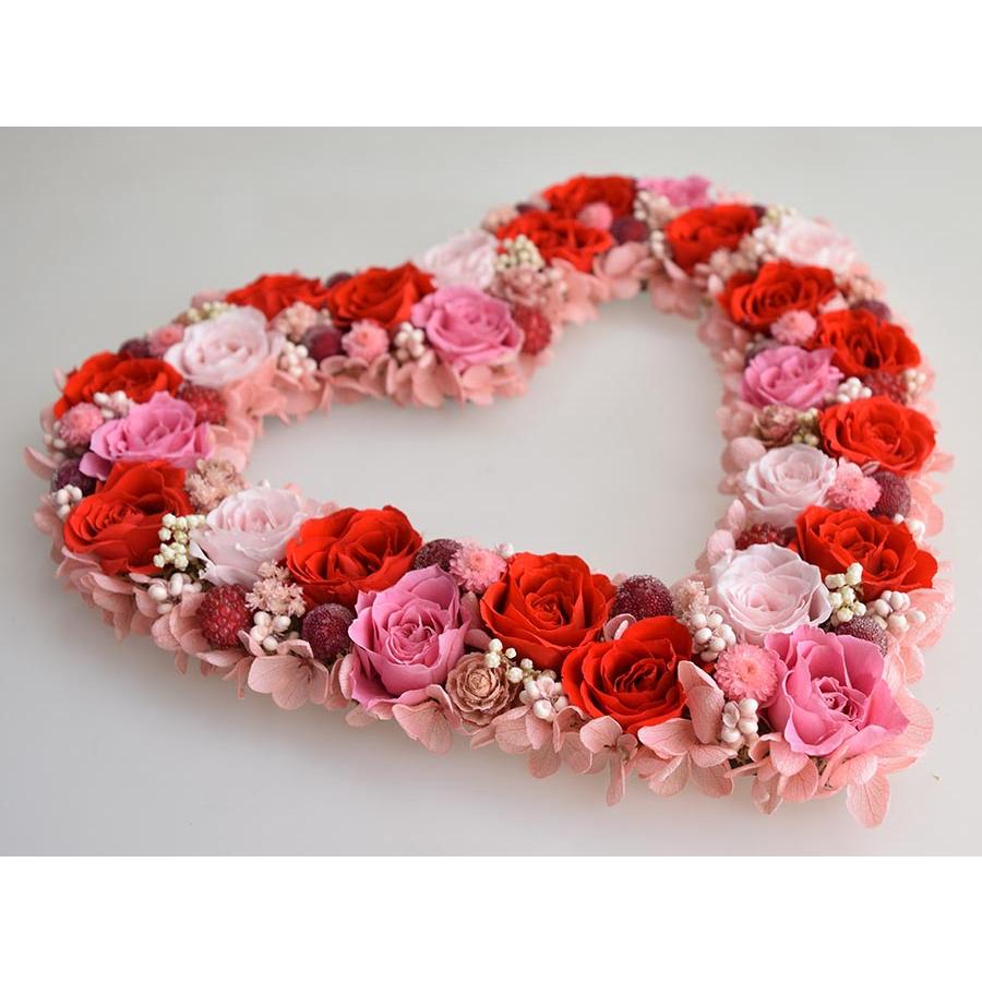 ハートリース プリザーブドフラワー 赤いバラにピンクのバラや小花が