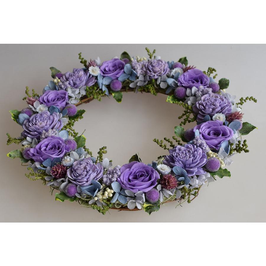 紫のバラにブルー系のお花の組合せ シックな色合いのプリザーブドフラワーリース ギフト プレゼント 古希 喜寿 誕生日 Khf 愛彩祭 フラワーリースのお店 通販 Yahoo ショッピング