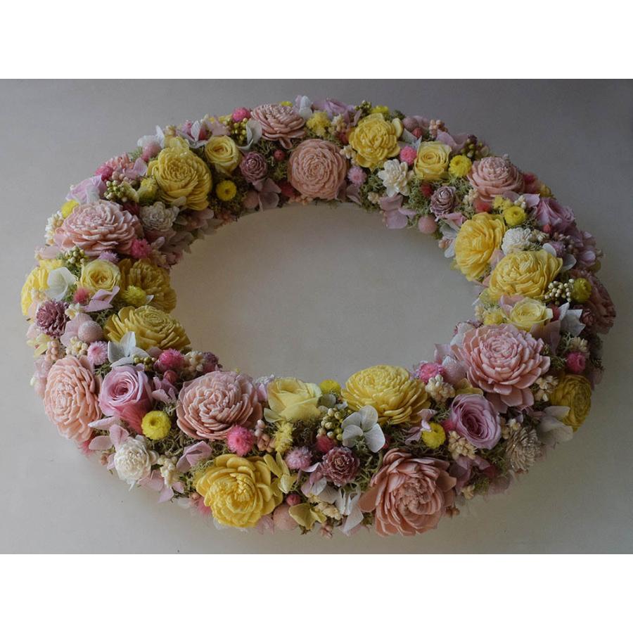 ピンクとイエロー 春色のプリザーブドフラワーリース バラとソーラー