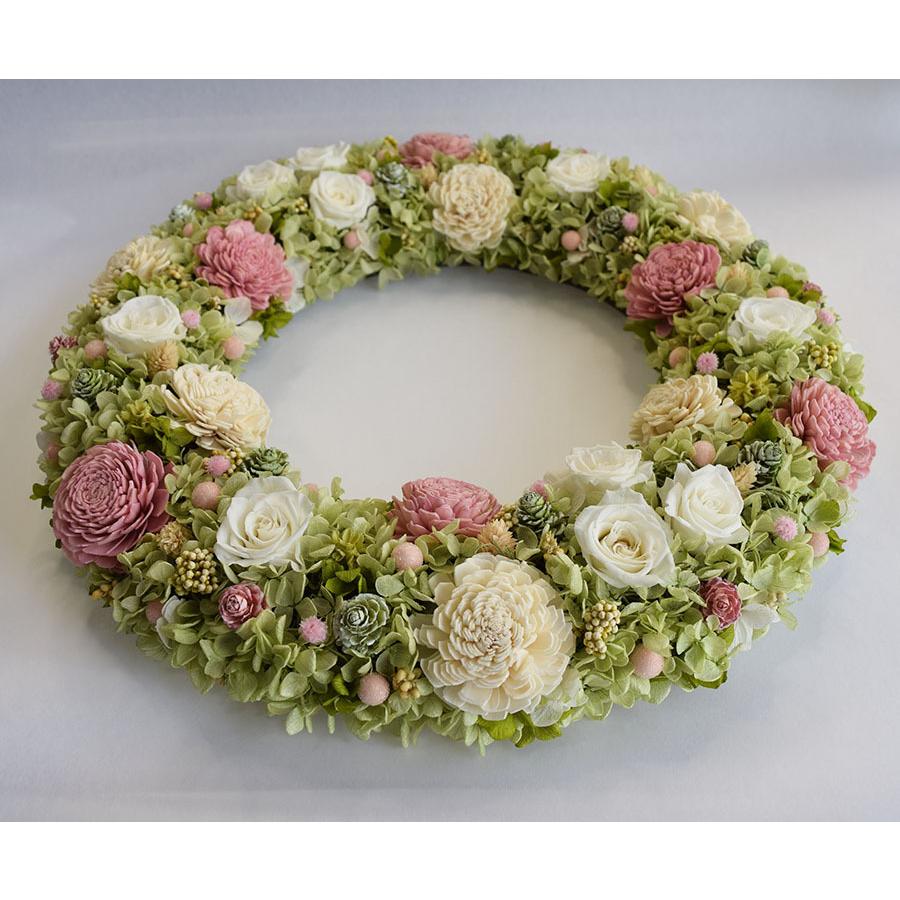 淡いグリーンのアジサイ 白バラ ソーラーフラワー ライスフラワーなど