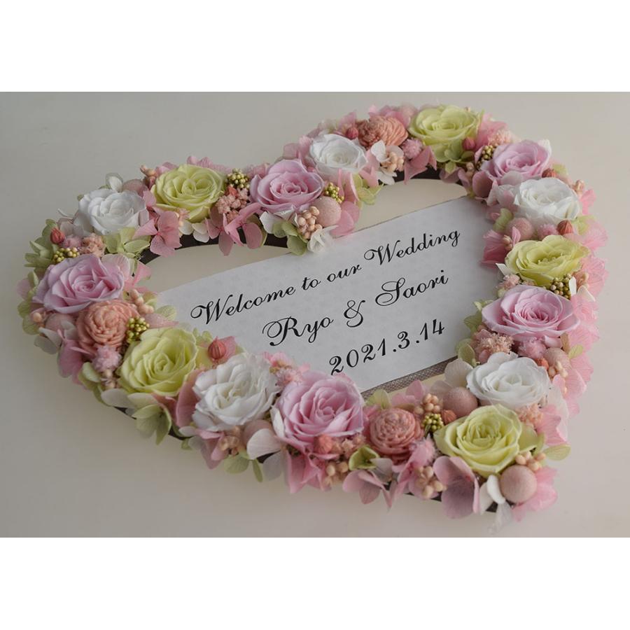 ハートのウェルカムリース プリザーブドフラワー 白・ピンク・淡い緑の