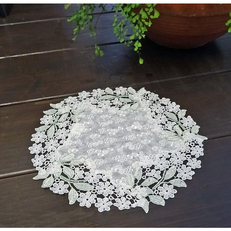 ai 丸いドイリー 約30x30cm チュールに模様部分はレースアップリケ テーブルに 可愛い おしゃれ ナチュラル エレガント シンプル 総レース グリーン（Yahoo!・神戸カフェカーテン&トイレマットai）