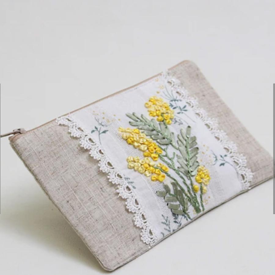 フラットポーチ ミモザ ラベンダー ai mom ギフト マスクケース コスメポーチ 刺繍 イエロー パープル リボン 風水 ラッキーカラー smz　保険証入れ |  | 03