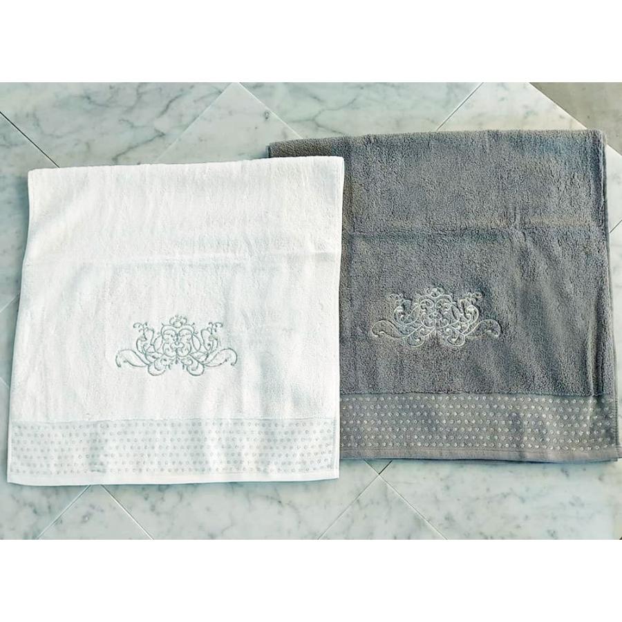 即納　SALE　送料無料　おしゃれ　しっかり生地　バスタオル　見つけました　M’scode　グレーにアラベスク刺繍　オフホワイトに　シルバードット刺繍　フレンチ |  | 01