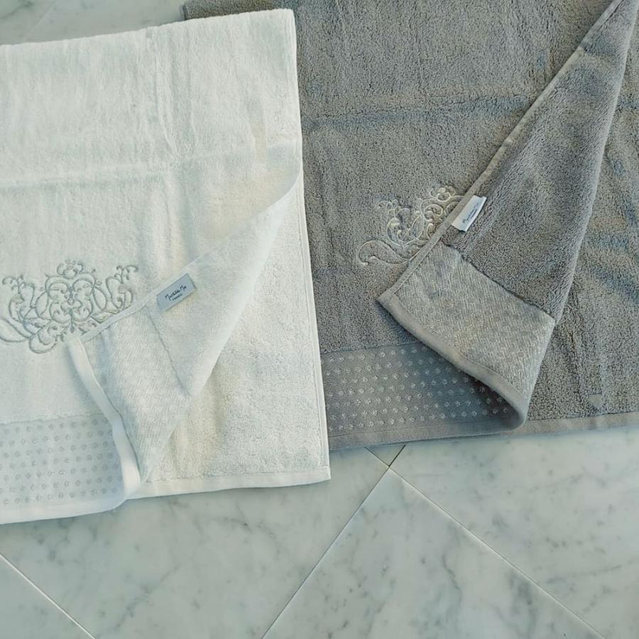 即納　SALE　送料無料　おしゃれ　しっかり生地　バスタオル　見つけました　M’scode　グレーにアラベスク刺繍　オフホワイトに　シルバードット刺繍　フレンチ |  | 04
