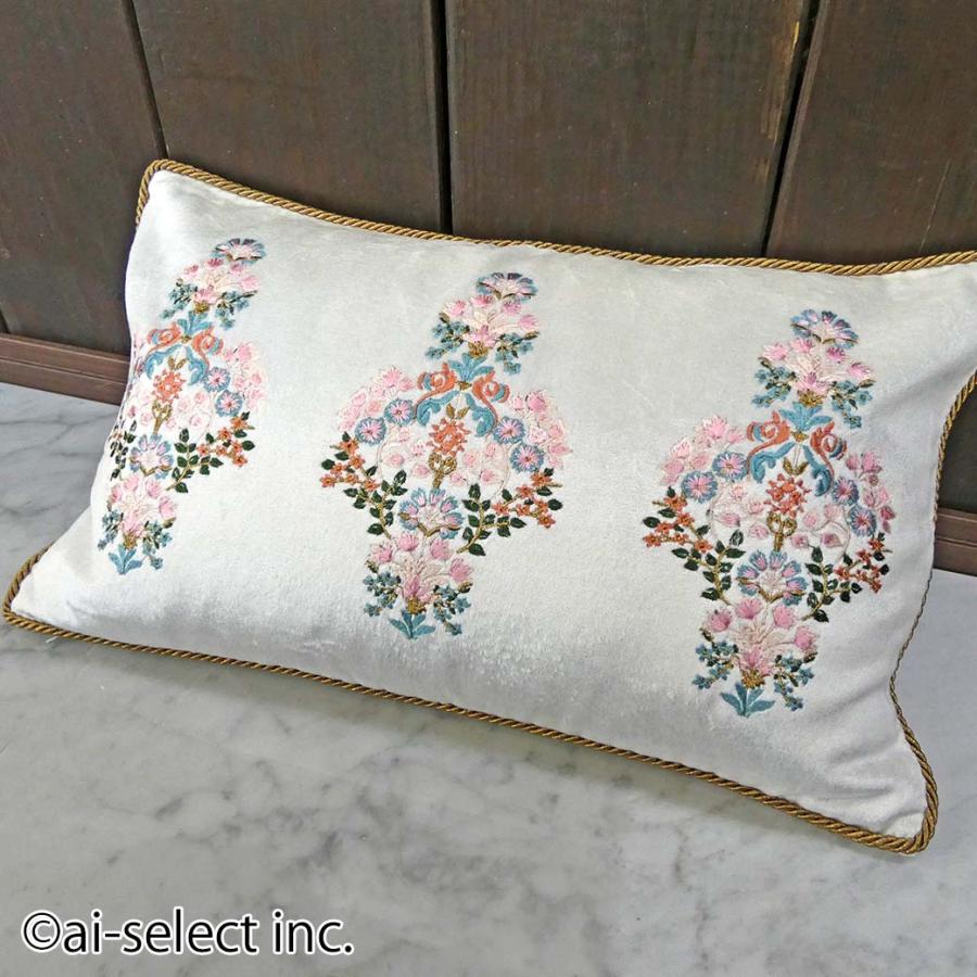 New 中材付きクッションカバー 30×50cm 華やか刺繍 ホワイト 長方形 即納 ヨーロピアン クラシカル ブレード付 ラグジュアリー 光沢 ソファー ベッドの画像