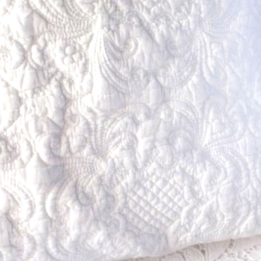 綿100% キルトシート 両面真っ白と片面花柄から選べる 約45×120cm 上質 裏すべりにくい加工済み 後部座席 ベンチ ソファー 足元マットに おしゃれ |  | 02