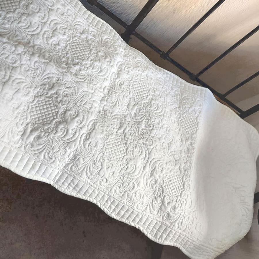 綿100% キルトシート 両面真っ白と片面花柄から選べる 約45×120cm 上質 裏すべりにくい加工済み 後部座席 ベンチ ソファー 足元マットに おしゃれ |  | 04