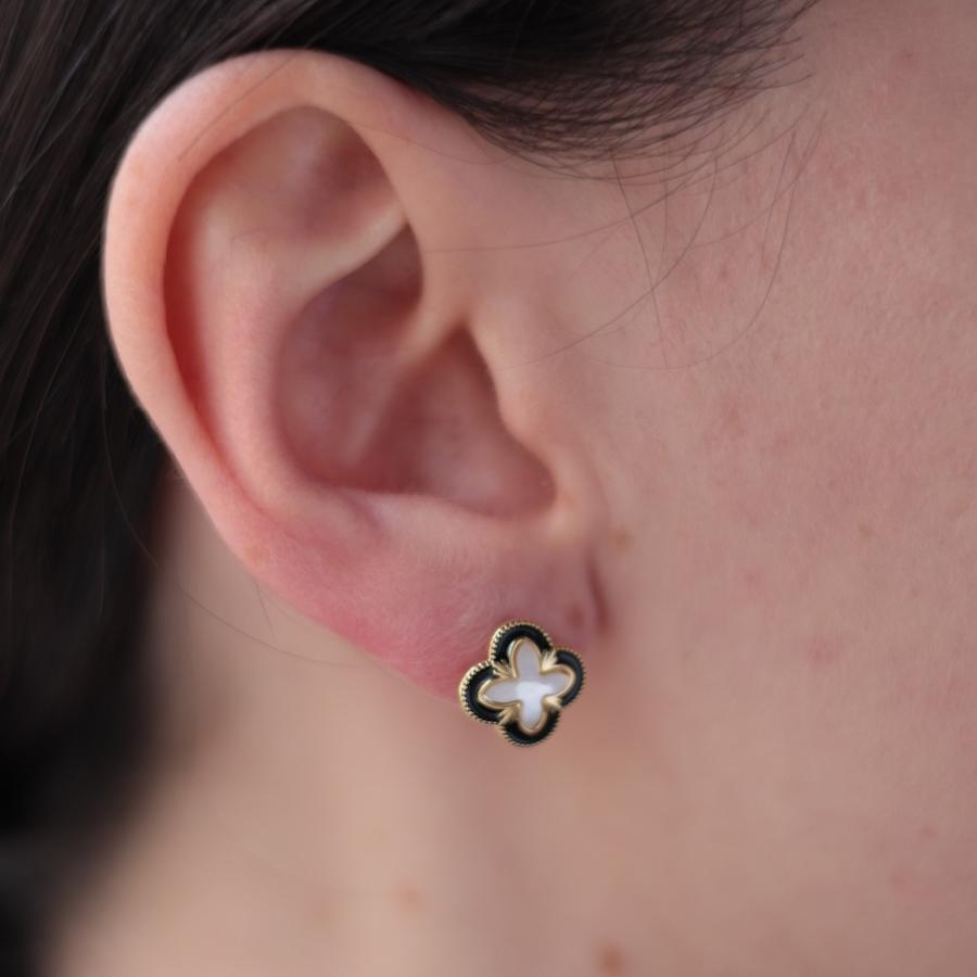 AJIRO ACCESSORY ピアス イヤリング ブラック フラワー 花 プチプラ