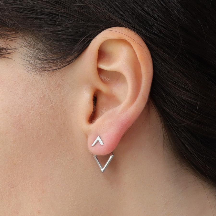 GARNI シルバー 三角形 スタッドピアス左右2個セット GARNI シルバー 三角形 スタッドピアス左右2個セット Multiple