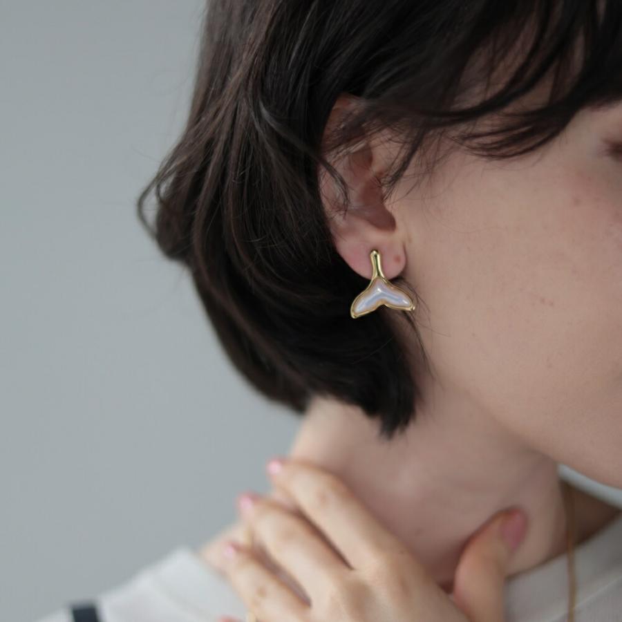 AJIRO ACCESSORY P191 ピアス サージカルステンレス ホエールテール