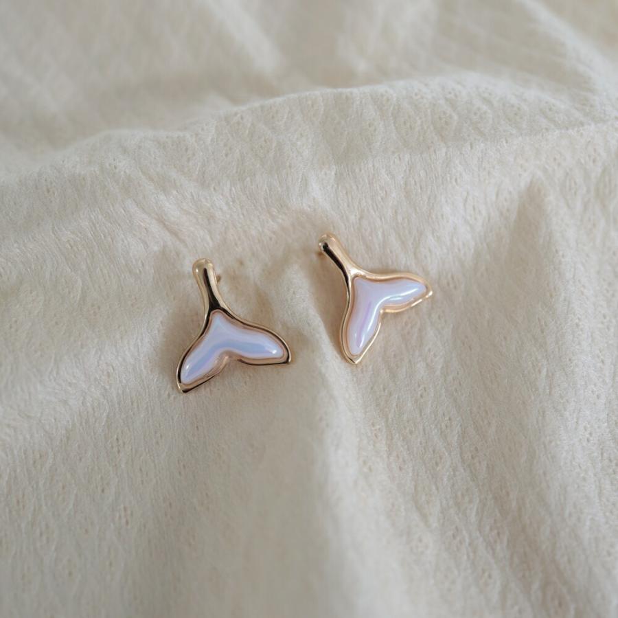 AJIRO ACCESSORY P191 ピアス サージカルステンレス ホエールテール