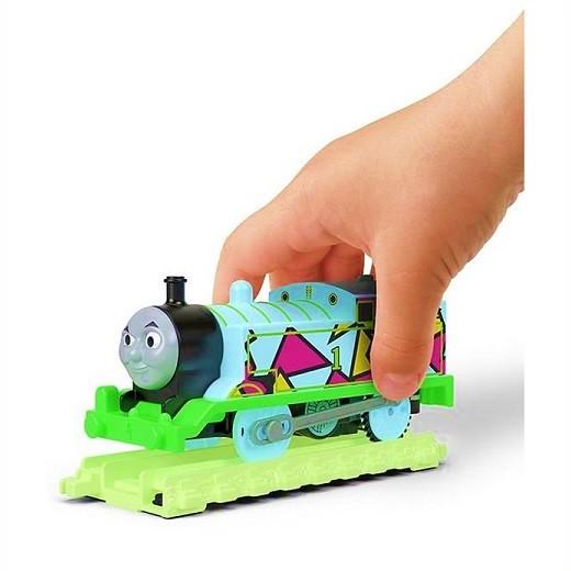 Fisher-Price 】 きかんしゃトーマス トラックマスター 暗闇で光る