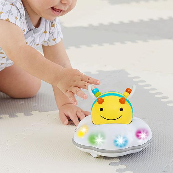 ちゃぴ ラッピング不可】いっしょにハイハイビー SKIP HOP【TYSH303108