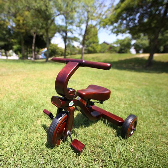 ハンドメイド木製 三輪車 Amazon.co.jp: Kinderfeets (キンダーフィーツ) Tiny Tot 2in1