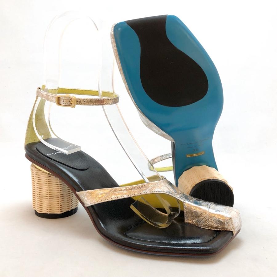 MANA マナ サンダル カバートング 円柱 藤巻 ヒール ベルト クロコ型押  