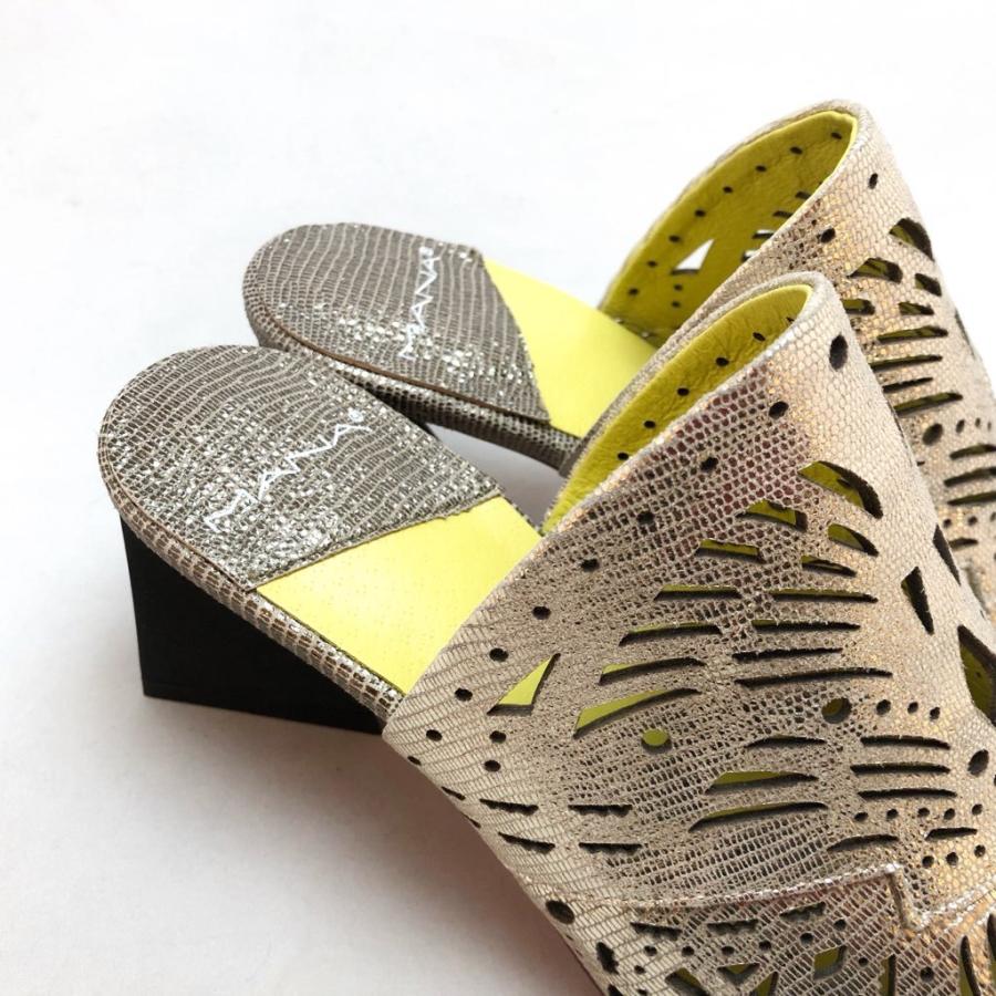 MANA（マナ） ミュール レーザーカット リザード 型押 前つまり 靴