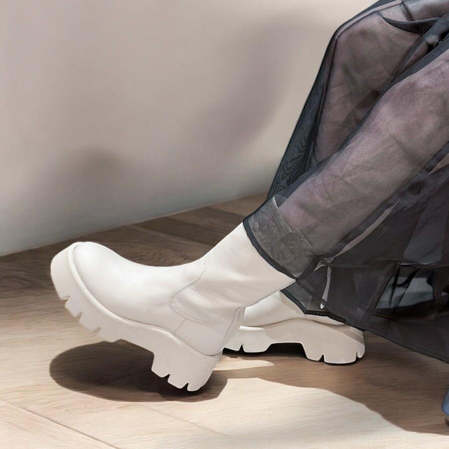 37 PELLICO ショートブーツ　白　バックジップ　レザー　24 PELLICO/ペリーコ】 BACK ZIP BOOTS（ブーティ・ショートブーツ