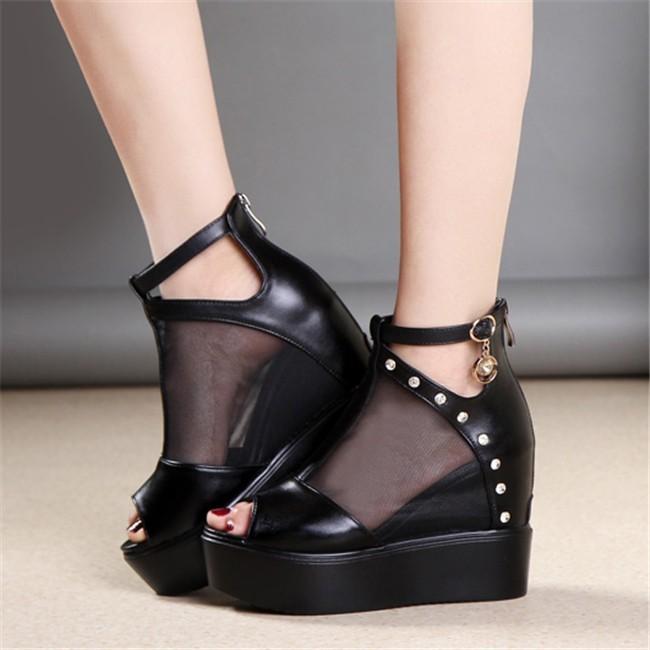 MANA半額以下シースルーサンダル　美品 MANA半額以下シースルーサンダル美品