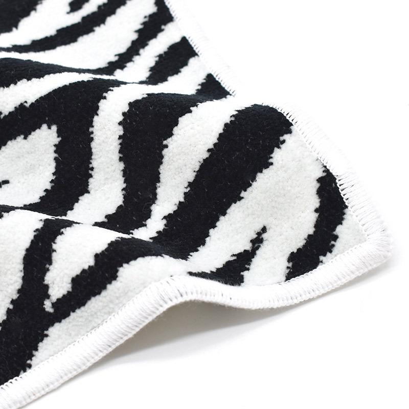 プレゼント 女性 実用的 半額 最大66 オフ セール 50 Off ハンカチ ゼブラ 60代 50代 40代 シェニール織 タオルハンカチ