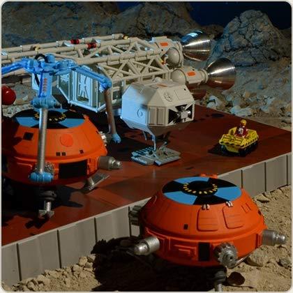 【新版】 スペース1999-セット8衝突コース-ダイカストイーグルトランスポーター 【XUR2773639504】(96750円)