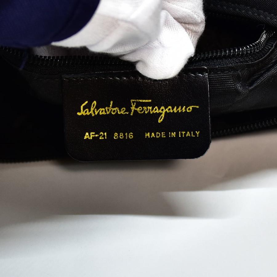 VARA（Salvatore Ferragamo） 極美品 鑑定済 サルバトーレ フェラガモ