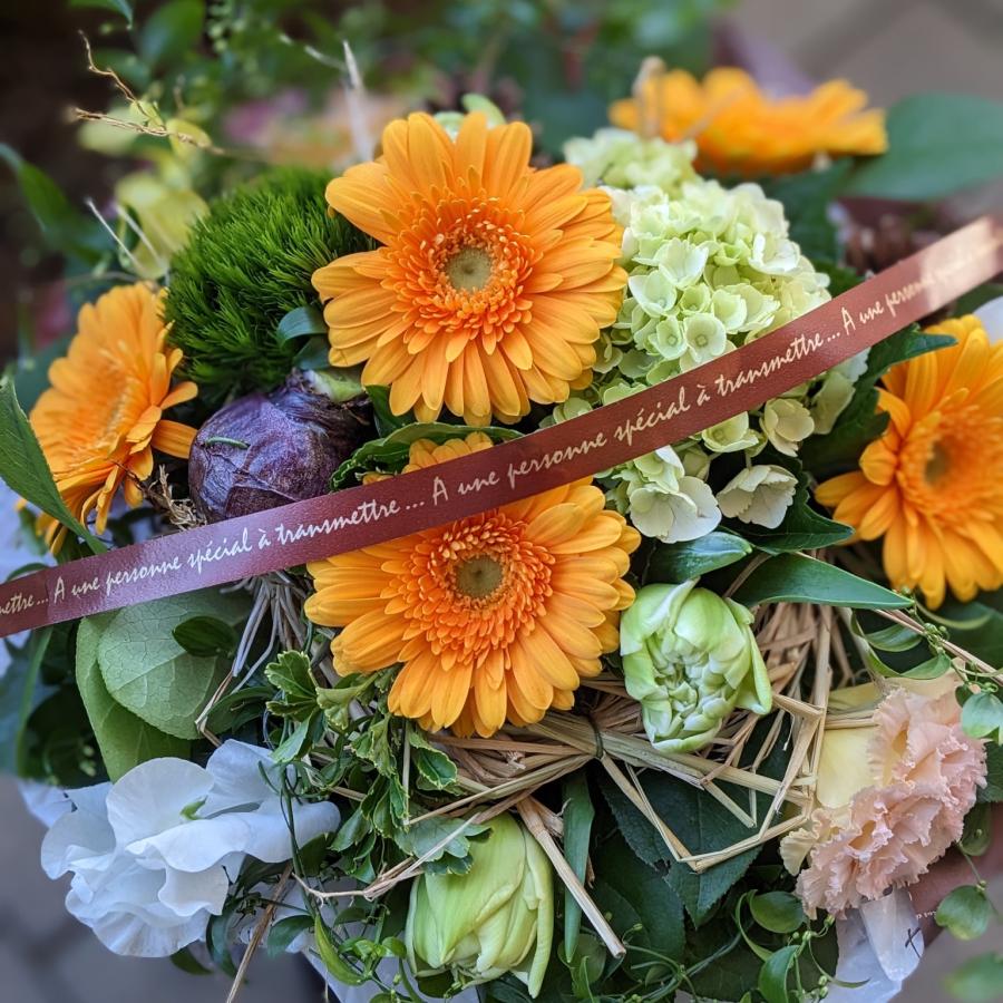 ラッピング無料 父の日 入学祝 フラワーギフト 花束 ミックスカラーシュトラウス 花 生花 ラウンドアレンジ ギフト 誕生日 贈る 送別 退職祝い 発表会 日時指定可能