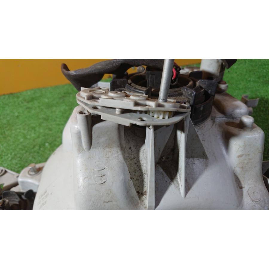 ハイエース トヨタ ハイエースワゴン DX KZH116G ヘッドライト 右