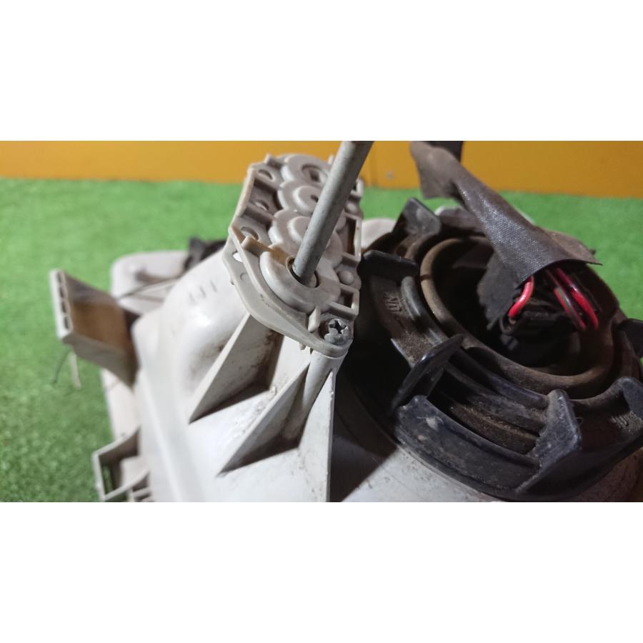 ハイエース トヨタ ハイエースワゴン DX KZH116G ヘッドライト 右