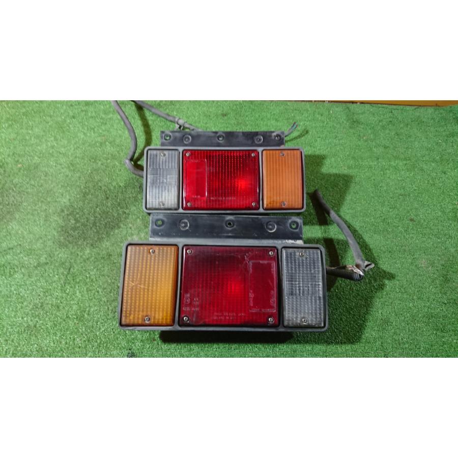 いすゞ エルフ NHR55E テールライト 左右 純正 Koito 220-21366 いすゞ エルフ NHR55E テールライト 左右 純正 Koito 220-21366